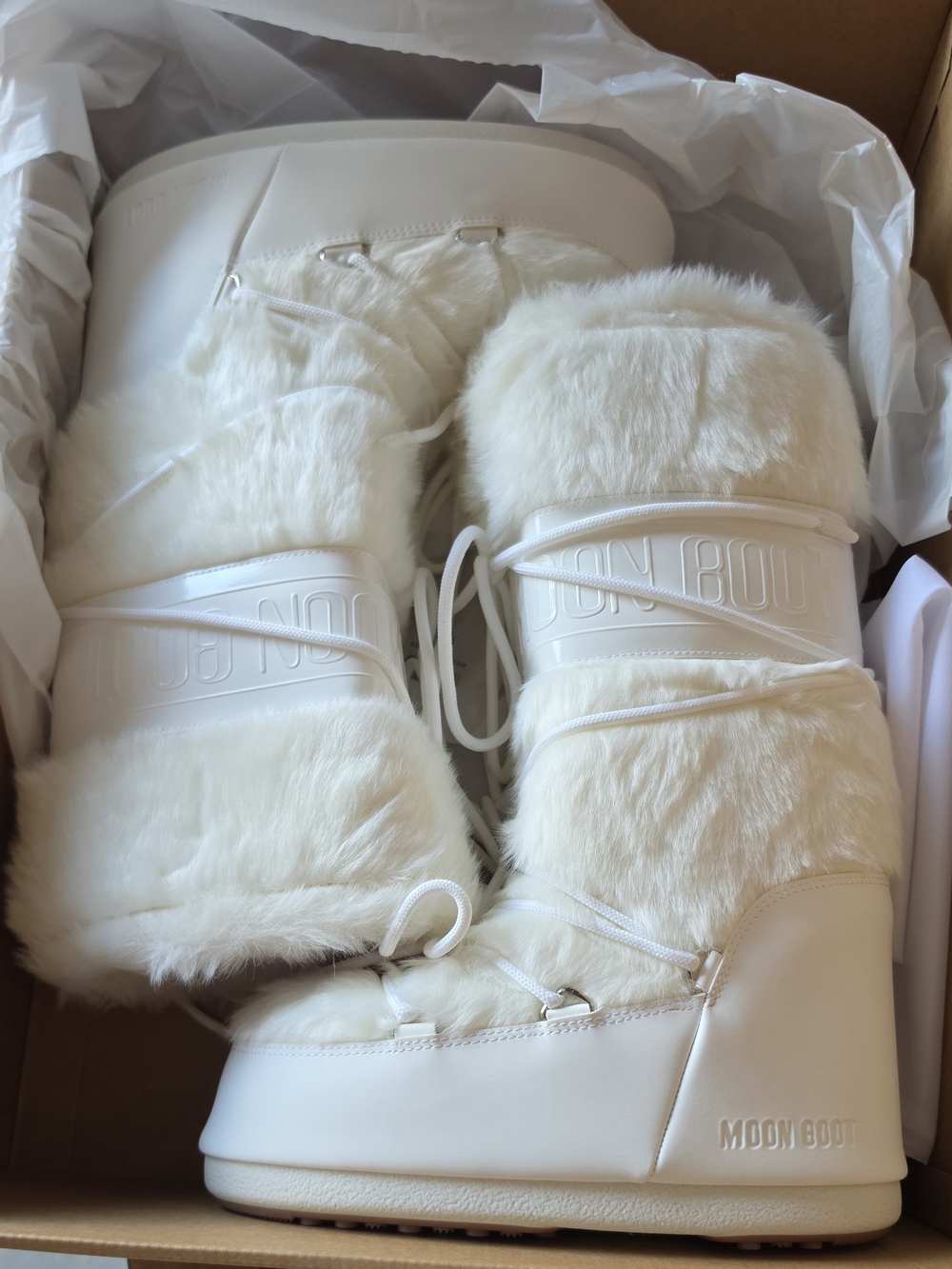 Moon Boot Women's White Snow Boots Size 8! Brand New